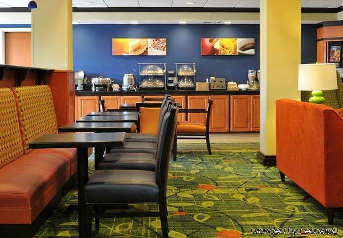 Fairfield Inn & Suites Fresno Кловис Ресторант снимка